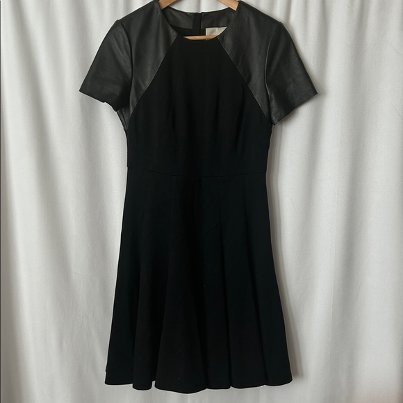 Jason Wu Dresses & Skirts - Jason Wu Elegant Black Short Sleeve  Fit and Flare Midi Dress **Size 12** 🌺🌺